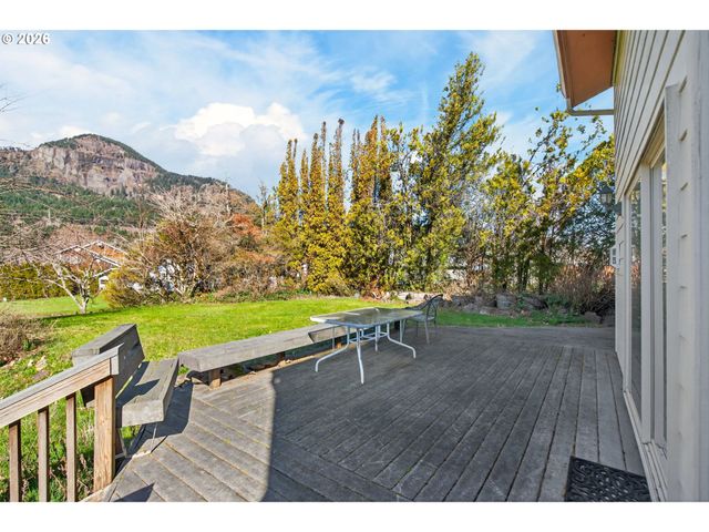 205 FARWEST St, North Bonneville, WA 98639