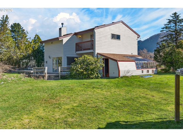 205 FARWEST St, North Bonneville, WA 98639