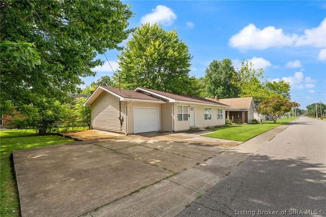 115 Popp Avenue, Sellersburg, IN 47172