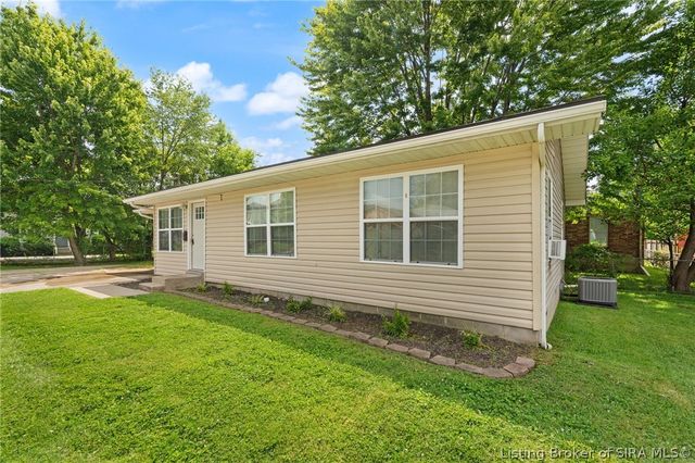 115 Popp Avenue, Sellersburg, IN 47172