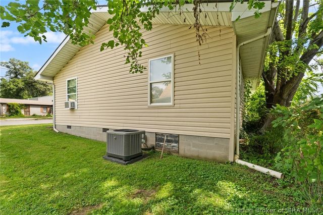 115 Popp Avenue, Sellersburg, IN 47172