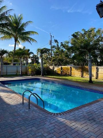 2545 PALM Road, West Palm Beach, FL 33406