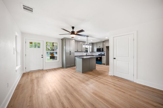 1503 E 9th Avenue, Corsicana, TX 75110