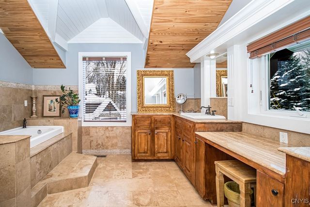 2964 West Lake Road, Cazenovia, NY 13035