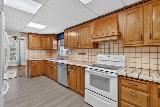 1542 LAKE ARIANA BOULEVARD, Auburndale, FL 33823