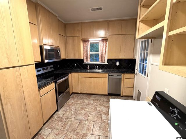 220 E Ford, Tyler, TX 75701