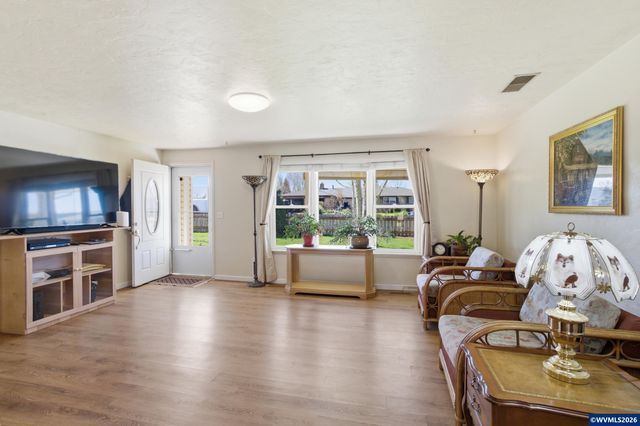 3795 Spicer Dr SE, Albany, OR 97322