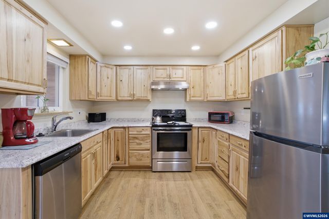 3795 Spicer Dr SE, Albany, OR 97322