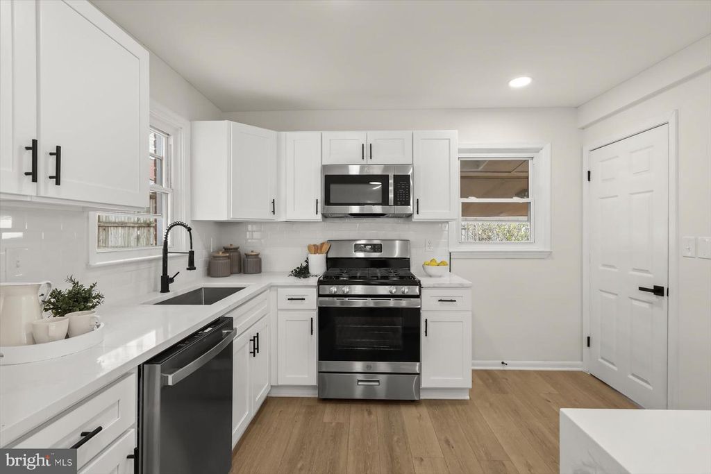 Image 11 of property listing at 1512 NEIGHBORS AVE, Baltimore, MD 21237