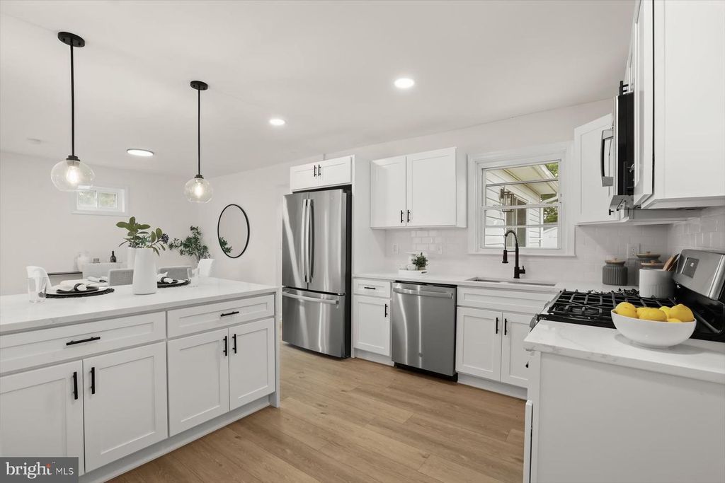Image 12 of property listing at 1512 NEIGHBORS AVE, Baltimore, MD 21237