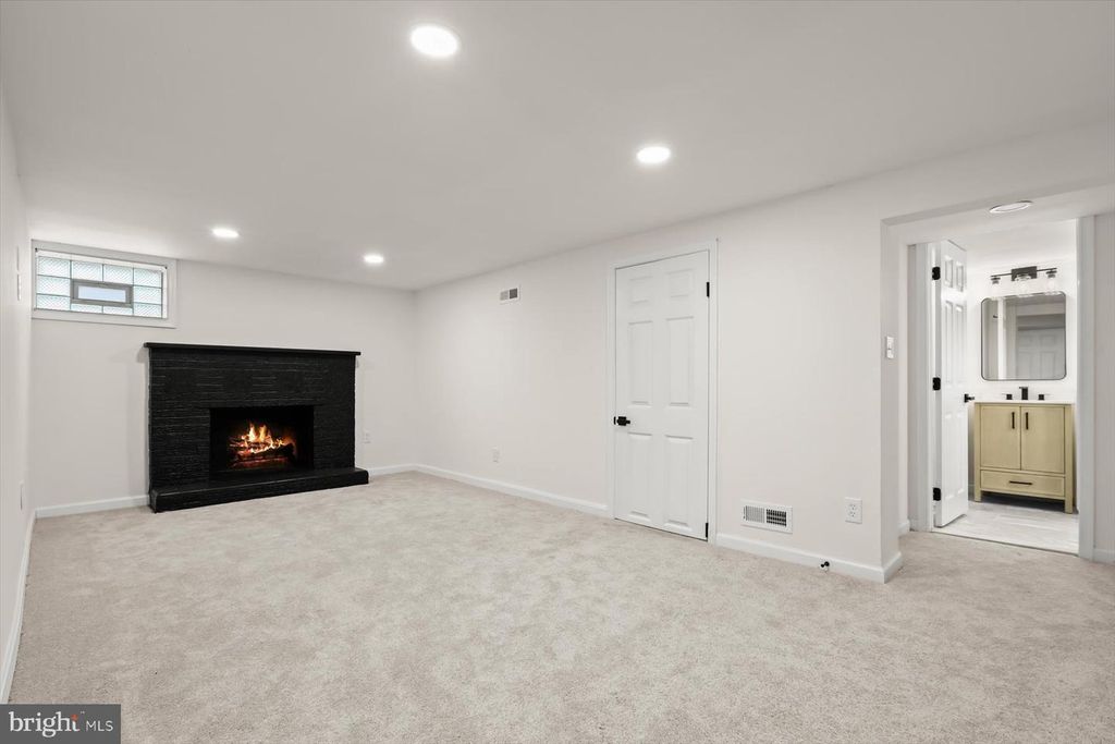 Image 23 of property listing at 1512 NEIGHBORS AVE, Baltimore, MD 21237