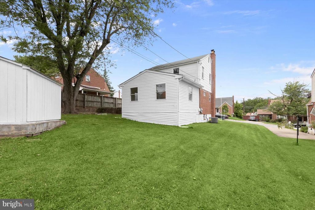 Image 3 of property listing at 1512 NEIGHBORS AVE, Baltimore, MD 21237