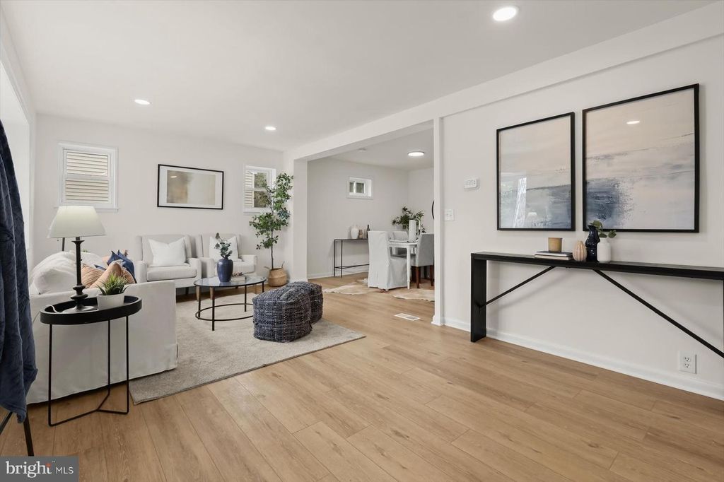 Image 5 of property listing at 1512 NEIGHBORS AVE, Baltimore, MD 21237