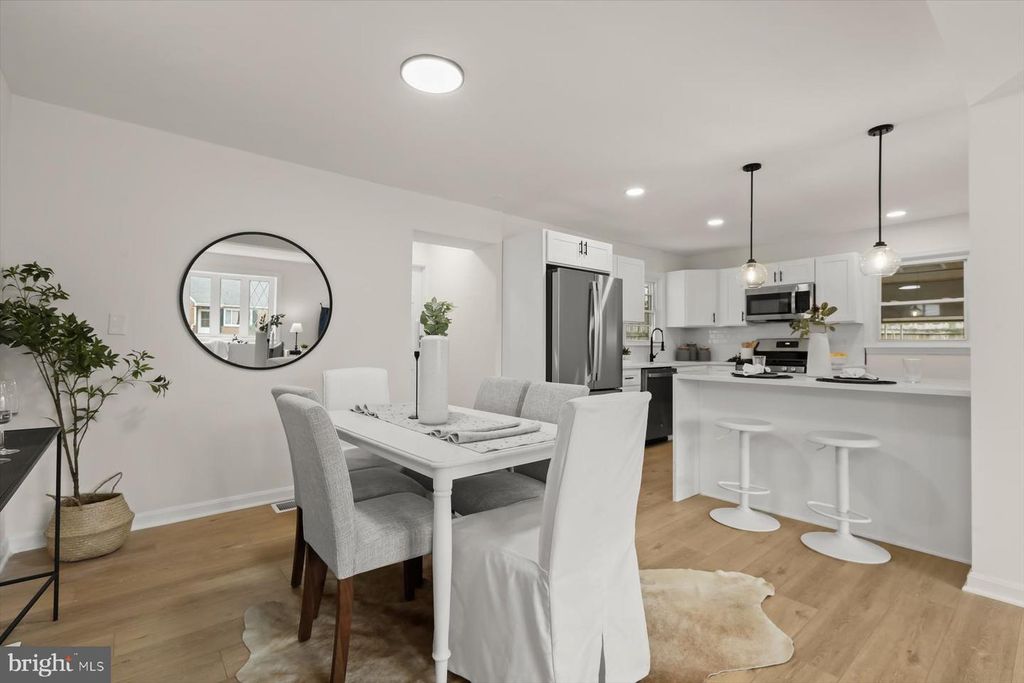 Image 9 of property listing at 1512 NEIGHBORS AVE, Baltimore, MD 21237