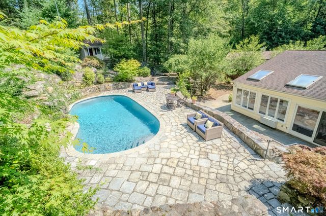 237 Chestnut Hill Road, Stamford, CT 06903