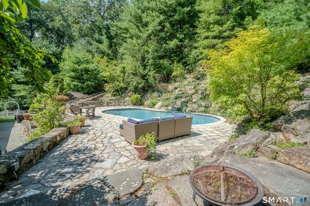 237 Chestnut Hill Road, Stamford, CT 06903