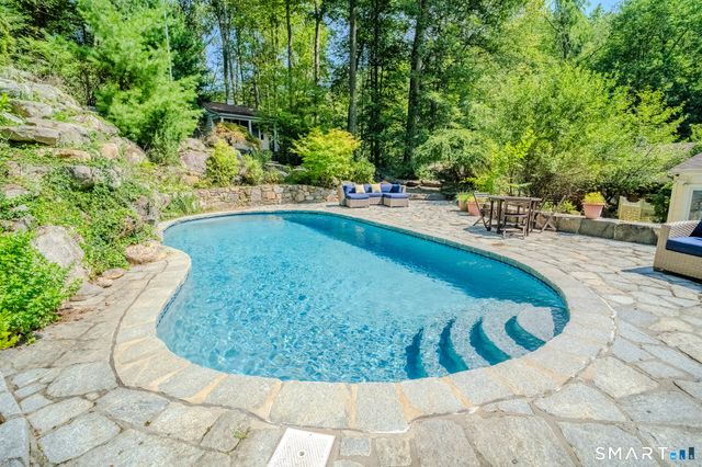 237 Chestnut Hill Road, Stamford, CT 06903