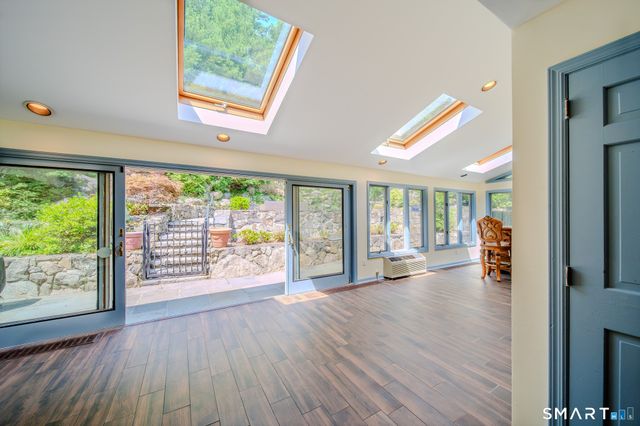 237 Chestnut Hill Road, Stamford, CT 06903