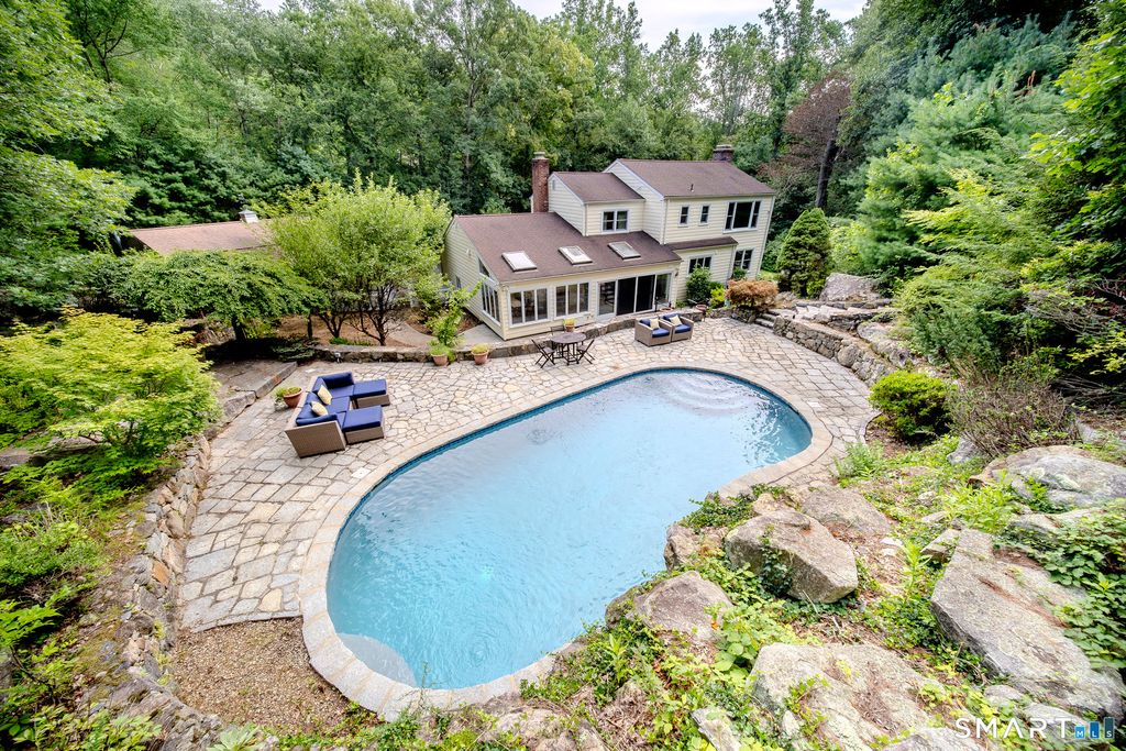 237 Chestnut Hill Road, Stamford, CT 06903