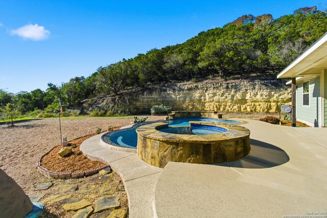 189 Pr 1732, Mico, TX 78056