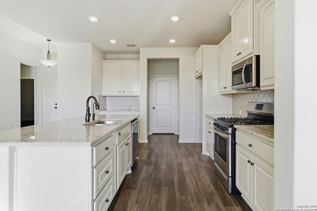 189 Pr 1732, Mico, TX 78056