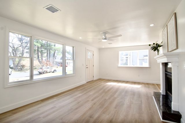 28 Old Lane Rd, Springfield, MA 01129