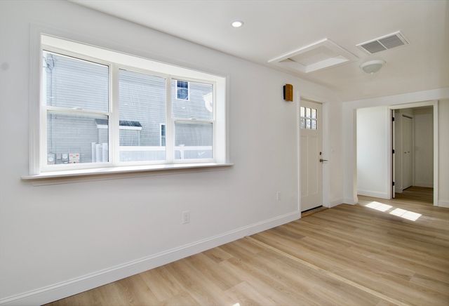 28 Old Lane Rd, Springfield, MA 01129