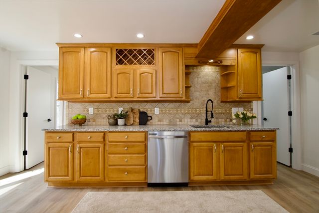 28 Old Lane Rd, Springfield, MA 01129