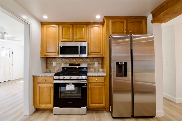 28 Old Lane Rd, Springfield, MA 01129