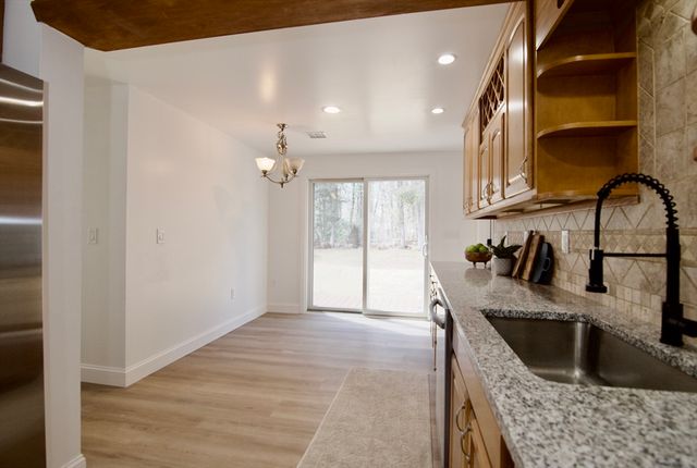 28 Old Lane Rd, Springfield, MA 01129