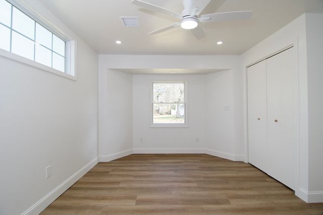 28 Old Lane Rd, Springfield, MA 01129