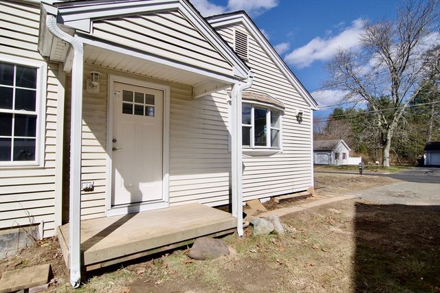 28 Old Lane Rd, Springfield, MA 01129