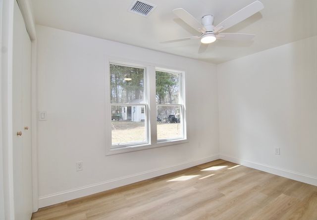 28 Old Lane Rd, Springfield, MA 01129