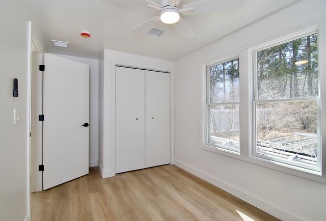 28 Old Lane Rd, Springfield, MA 01129