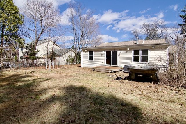 28 Old Lane Rd, Springfield, MA 01129