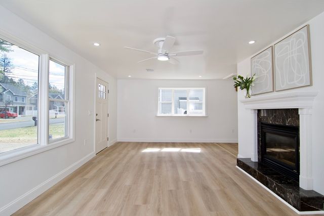 28 Old Lane Rd, Springfield, MA 01129