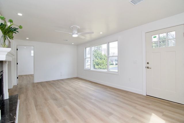 28 Old Lane Rd, Springfield, MA 01129