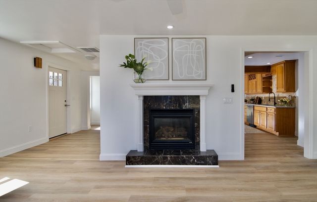 28 Old Lane Rd, Springfield, MA 01129