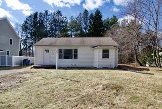 28 Old Lane Rd, Springfield, MA 01129