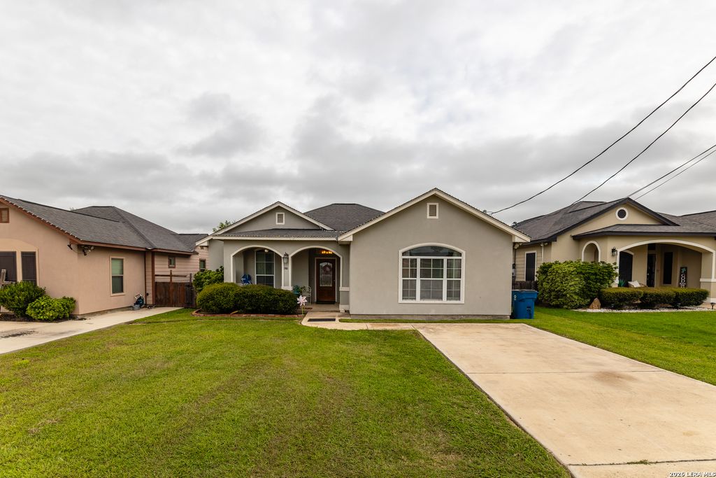 1026 Avenue H, Poteet, TX 78065