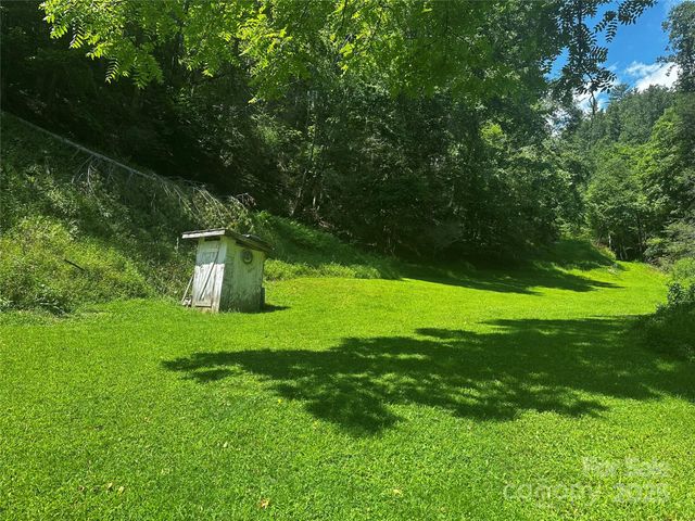 8485 Hwy 197 Highway, Green Mountain, NC 28740