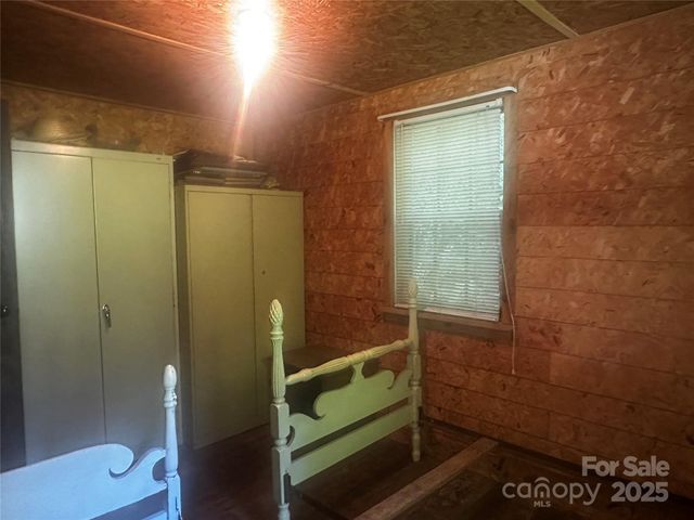8485 Hwy 197 Highway, Green Mountain, NC 28740