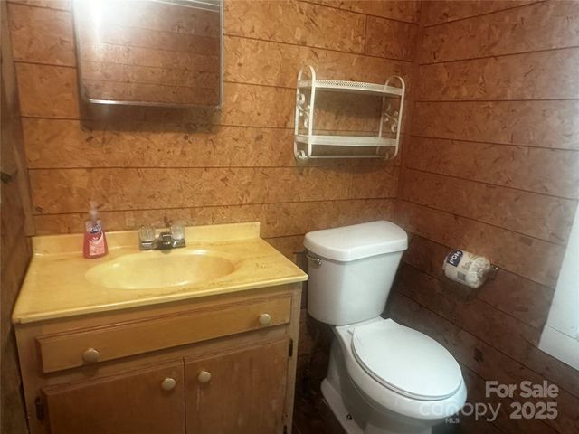 8485 Hwy 197 Highway, Green Mountain, NC 28740