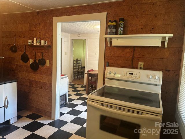 8485 Hwy 197 Highway, Green Mountain, NC 28740