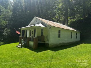 8485 Hwy 197 Highway, Green Mountain, NC 28740