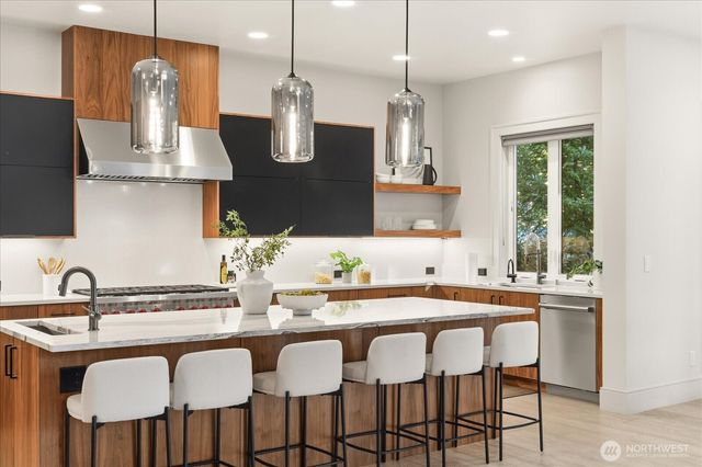 1717 99th Avenue NE, Bellevue, WA 98004