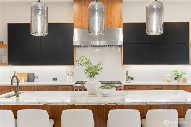 1717 99th Avenue NE, Bellevue, WA 98004