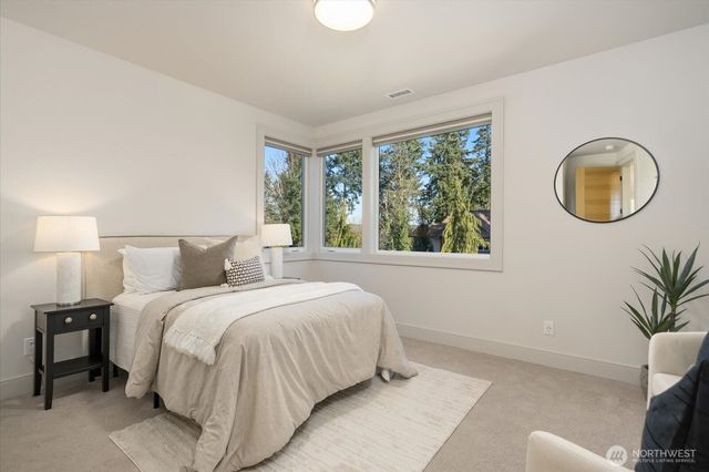 1717 99th Avenue NE, Bellevue, WA 98004