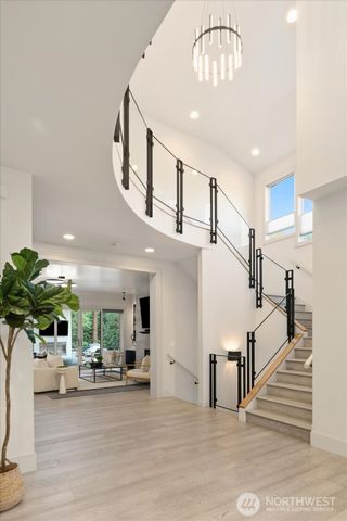 1717 99th Avenue NE, Bellevue, WA 98004