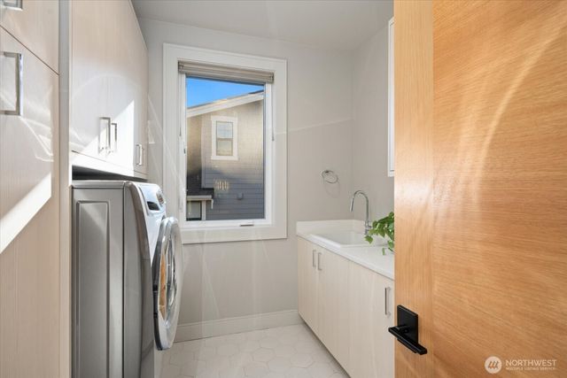 1717 99th Avenue NE, Bellevue, WA 98004